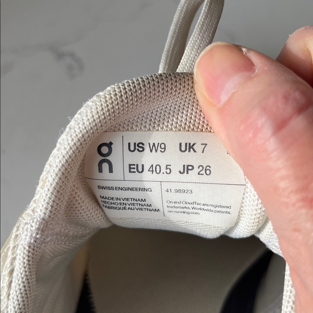 On Running Shoes - Picture 5 of 8